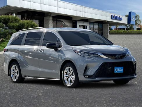Used 2023 Toyota Sienna XSE w/ XSE Plus Package image 10