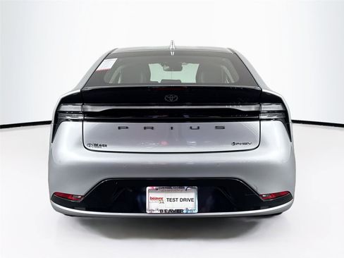 Certified 2025 Toyota Prius Plug-In Hybrid image 13