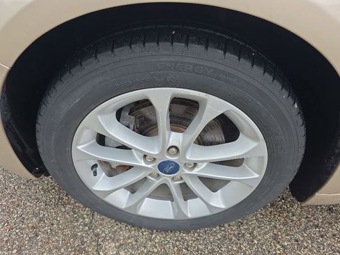 Used 2019 Ford Fusion SE FWD image 9