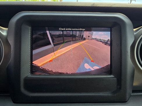 Used 2023 Jeep Wrangler Unlimited w/ Cold Weather Group AWD/4WD image 19