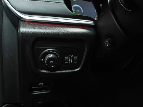 Used 2022 Jeep Grand Cherokee Overland AWD/4WD image 24