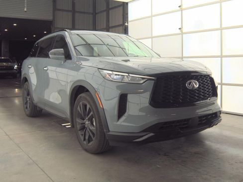 Certified 2025 INFINITI QX60 Luxe w/ Black Edition image 4