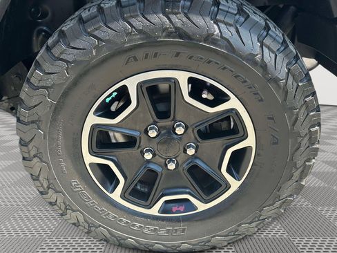 Used 2021 Jeep Wrangler Unlimited Sahara AWD/4WD image 25