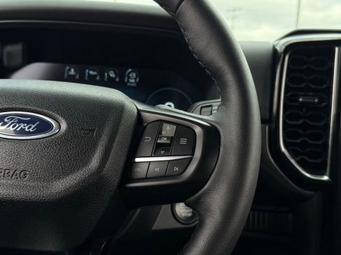 Used 2025 Ford Ranger Lariat w/ Black Appearance Package image 10