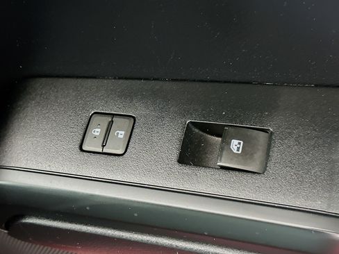 Used 2020 Toyota Tacoma SR w/ SR Convenience Package image 28