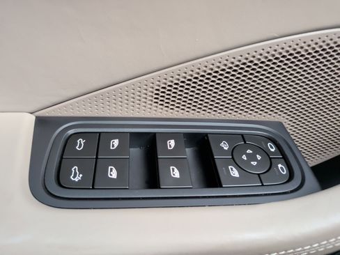 Used 2024 Porsche Macan 4 Electric image 35