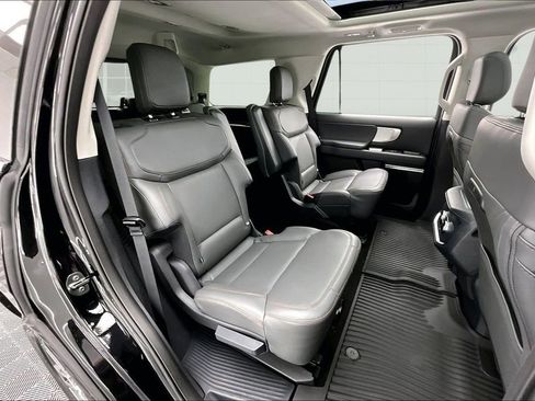 New 2025 Ford Expedition Active image 10