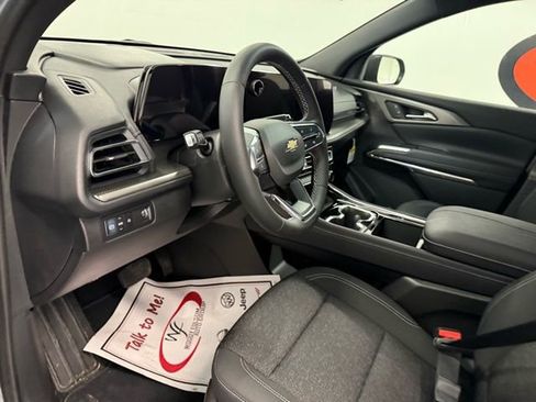 New 2026 Chevrolet Traverse LT image 13