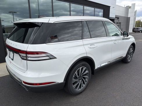New 2026 Lincoln Aviator AWD image 3