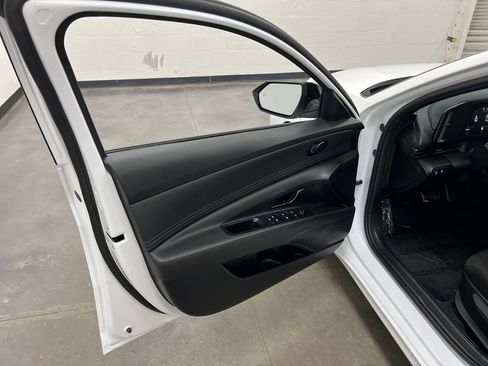 Used 2025 Hyundai Elantra Sport FWD image 12
