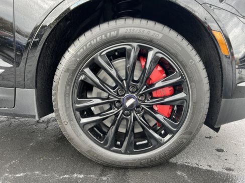 New 2026 Cadillac XT5 Sportv w/ LPO, Blue Accent Package AWD/4WD image 11