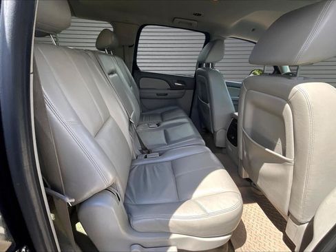 Used 2008 Chevrolet Suburban LT w/ LT Preferred Equipment Group AWD/4WD image 23