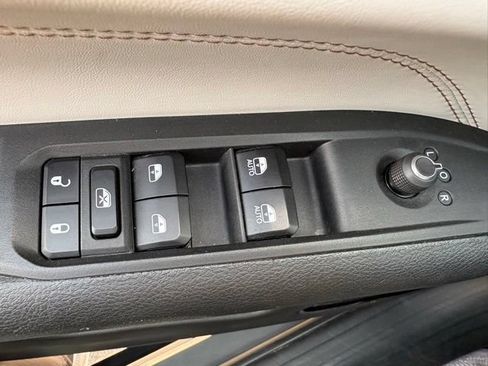 Used 2022 Jeep Compass Limited w/ Elite Group AWD/4WD image 22