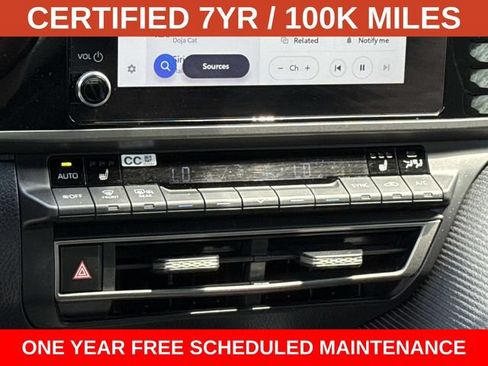 Used 2025 Toyota Camry SE w/ Convenience Package FWD image 21