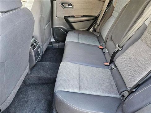 Used 2023 Nissan Rogue SV image 17