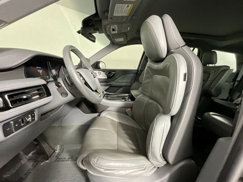 Used 2020 Lincoln Aviator Reserve w/ Equipment Group 201A image 16