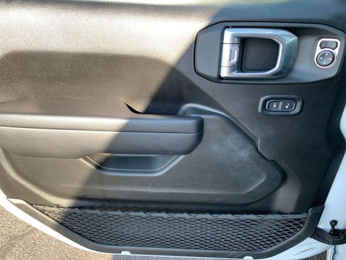 Used 2025 Jeep Wrangler Sport S image 20