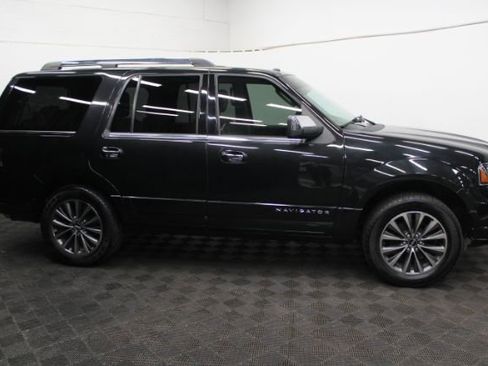 Used 2015 Lincoln Navigator 2WD image 4