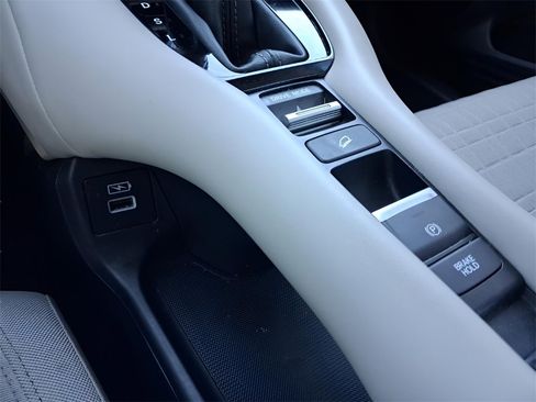 Certified 2023 Honda HR-V LX image 25