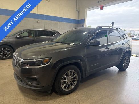 Used 2019 Jeep Cherokee Latitude Plus w/ Comfort/Convenience Group image 1