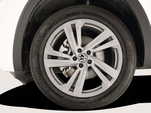 Used 2024 Volkswagen Atlas Cross Sport SEL R-Line image 9