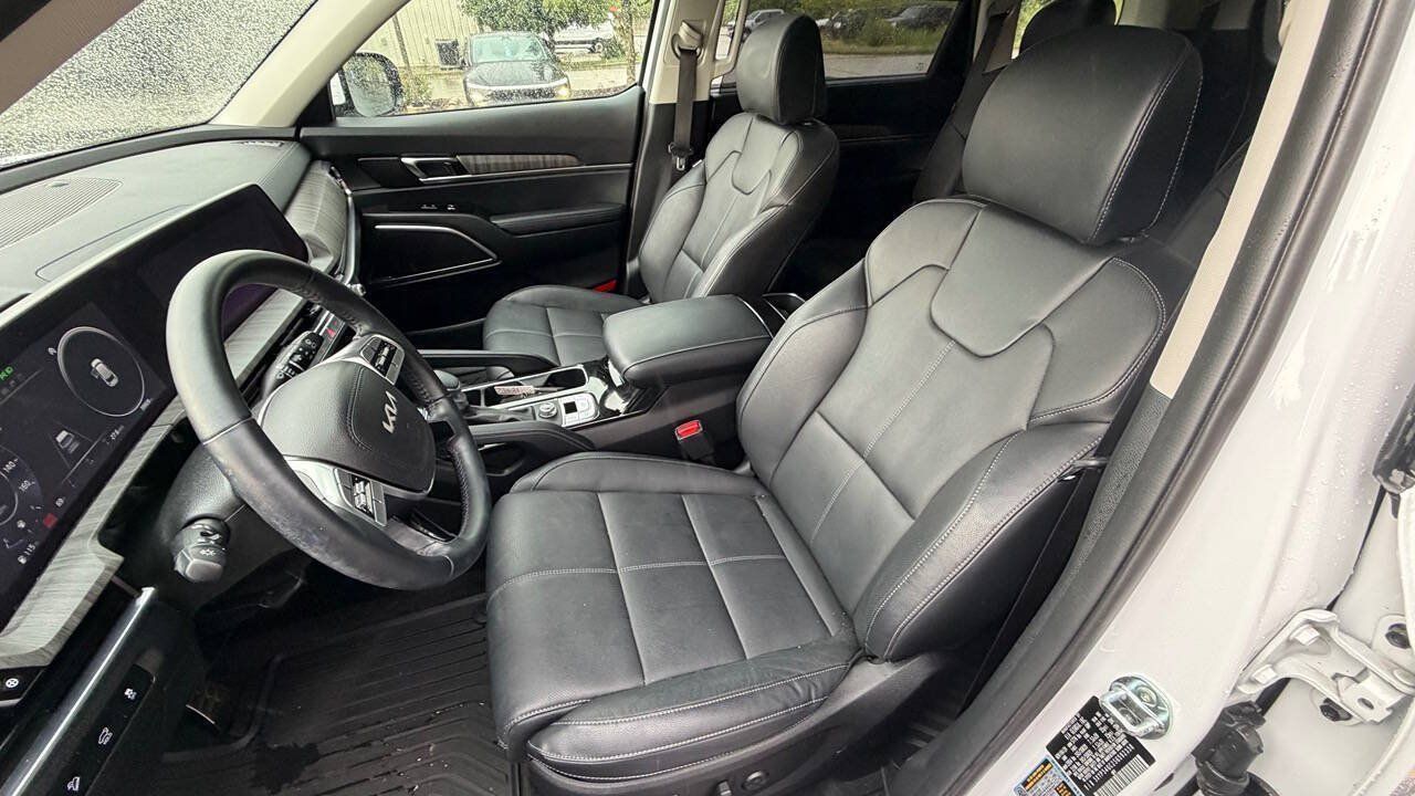 Used 2025 Kia Telluride SX w/ SX Captain's Chair Package FWD image 6