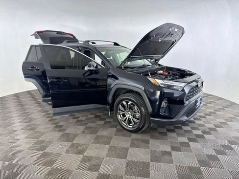 Used 2022 Toyota RAV4 XLE Premium AWD/4WD image 15