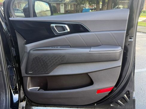 Used 2025 Kia Carnival SX Prestige image 18