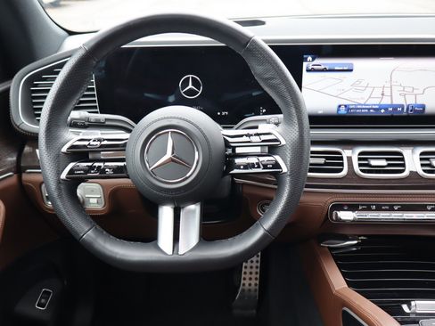 Used 2024 Mercedes-Benz GLS 450 4MATIC w/ Pinnacle Trim Package image 11