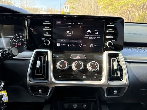 Used 2022 Kia Sorento LX image 12