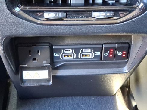 Used 2023 Jeep Grand Cherokee Limited image 11