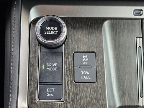 Certified 2025 Lexus GX 550 w/ Accessory Package (2T) image 22