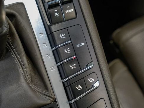 Used 2018 Porsche Macan Sport Edition AWD/4WD image 38