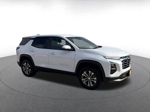 Used 2025 Chevrolet Equinox LT FWD image 2