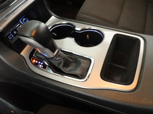 Used 2021 Jeep Grand Cherokee Laredo image 16