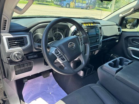 Used 2017 Nissan Titan SV RWD image 10