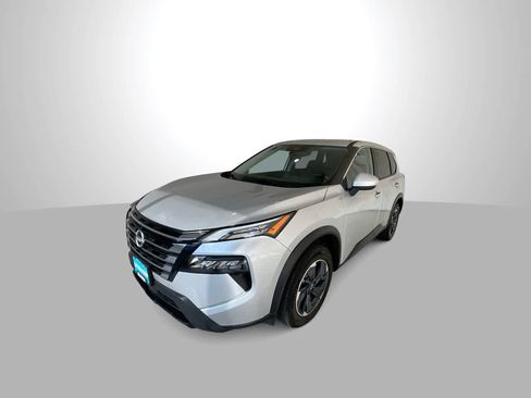 Used 2024 Nissan Rogue SV AWD/4WD image 4