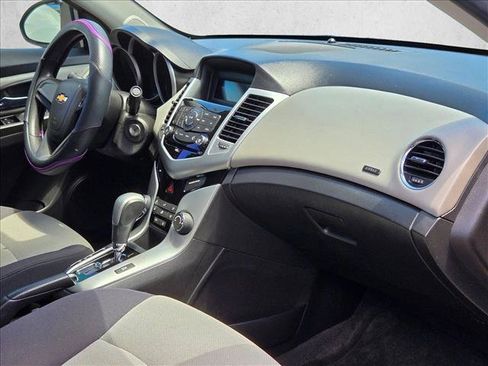 Used 2015 Chevrolet Cruze LS FWD image 19