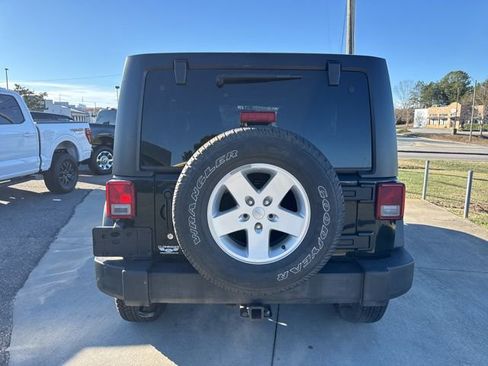 Used 2012 Jeep Wrangler Unlimited Sport image 9