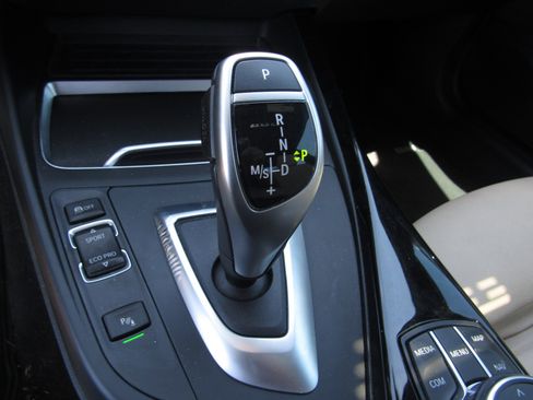 Used 2020 BMW 230i Coupe w/ Convenience Package RWD image 17
