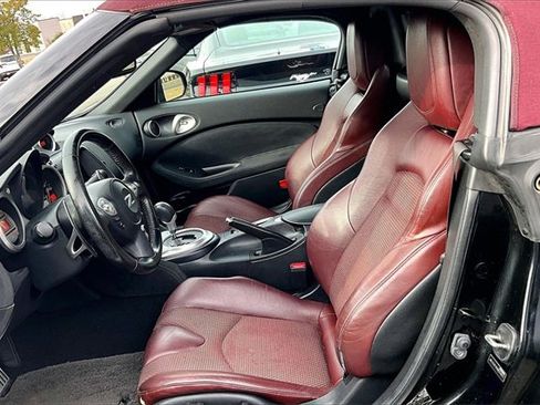 Used 2010 Nissan 370Z Touring image 17