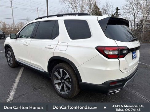 Used 2025 Honda Pilot Touring image 6