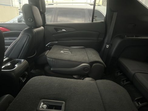 Used 2024 Chevrolet Traverse RS image 5