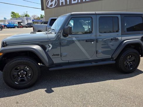 Used 2026 Jeep Wrangler Unlimited Sport AWD/4WD image 3