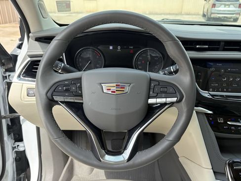 Used 2024 Cadillac XT6 Premium Luxury w/ Technology Package FWD image 15