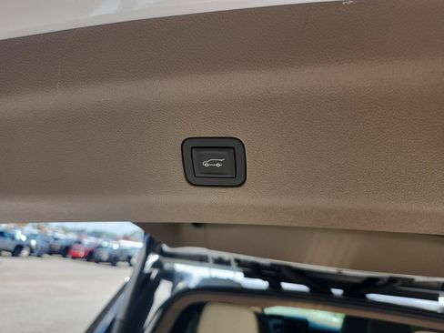 Used 2026 GMC Yukon Denali w/ Sun & Power Step Package AWD/4WD image 12