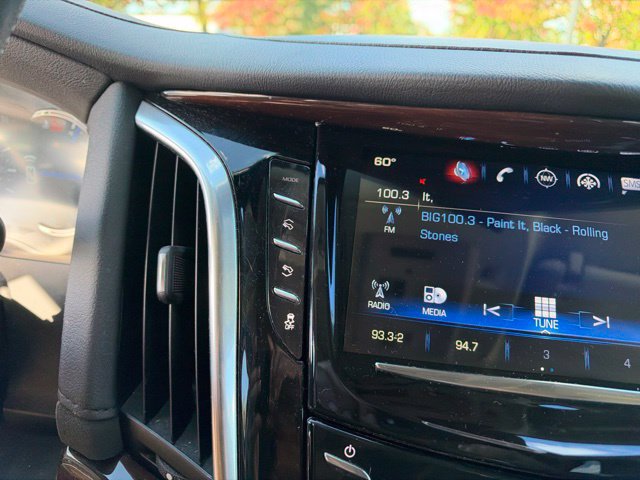 Used 2020 Cadillac Escalade Luxury AWD/4WD image 40