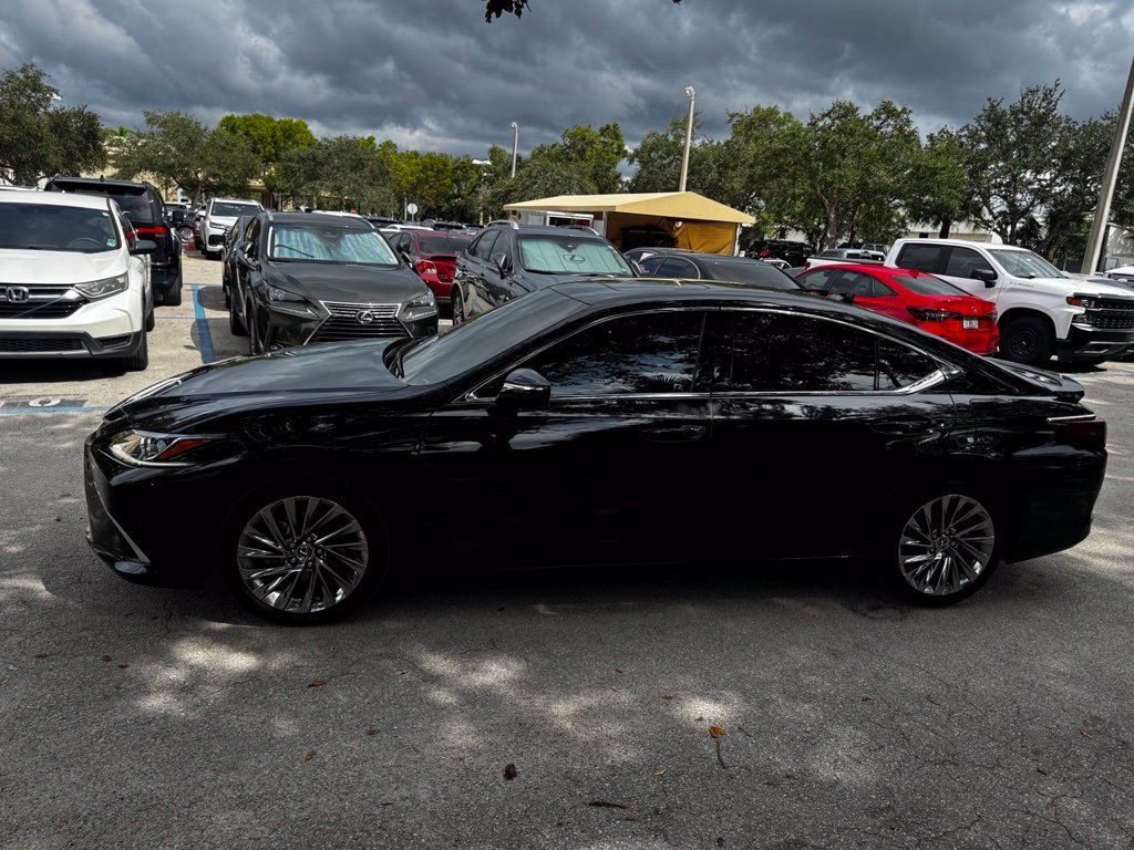 Certified 2025 Lexus ES 300h w/ Technology Package FWD image 4