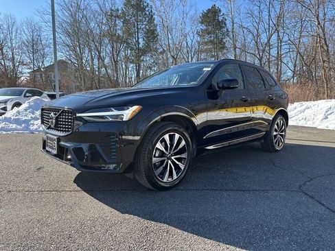 Certified 2025 Volvo XC60 B5 Core image 4