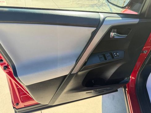 Used 2016 Toyota RAV4 XLE image 18